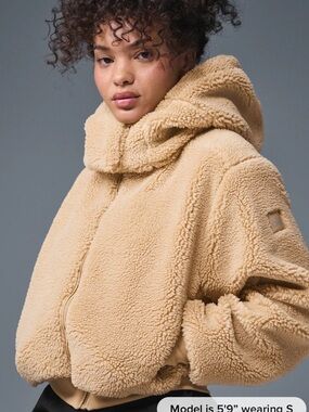 ALO Yoga Foxy Hooded Sherpa Jacket - Beige Size Small